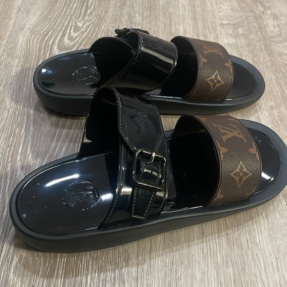 Louis Vuitton Sandals - Picture 3 of 5